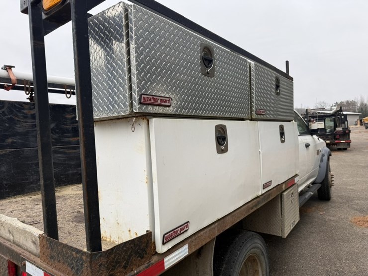 #1837-•-2011-ram-5500-4x4-flatbed-truck-image-24