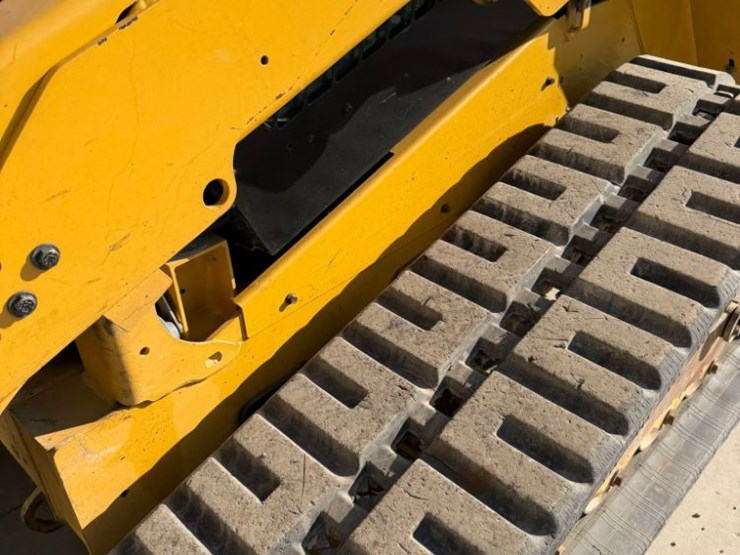 2022-caterpillar-279d3-image-52