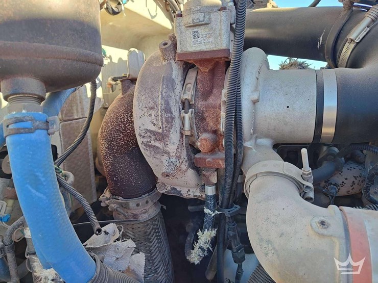 2015-peterbilt-348-image-36