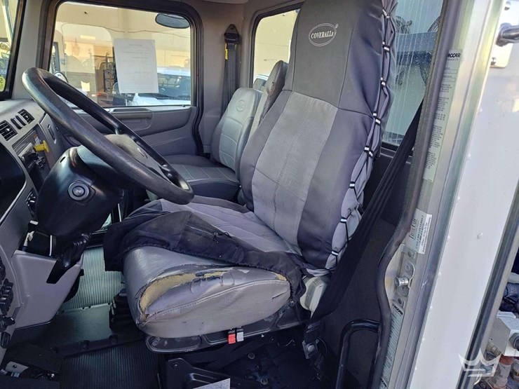 2016-peterbilt-337-image-36