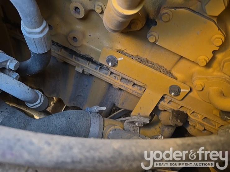 2016-caterpillar-120m2-image-190