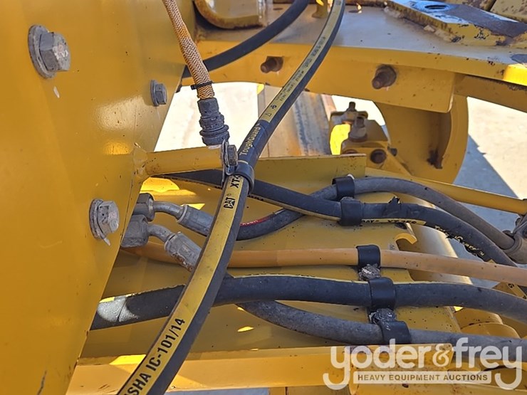 2016-caterpillar-120m2-image-66