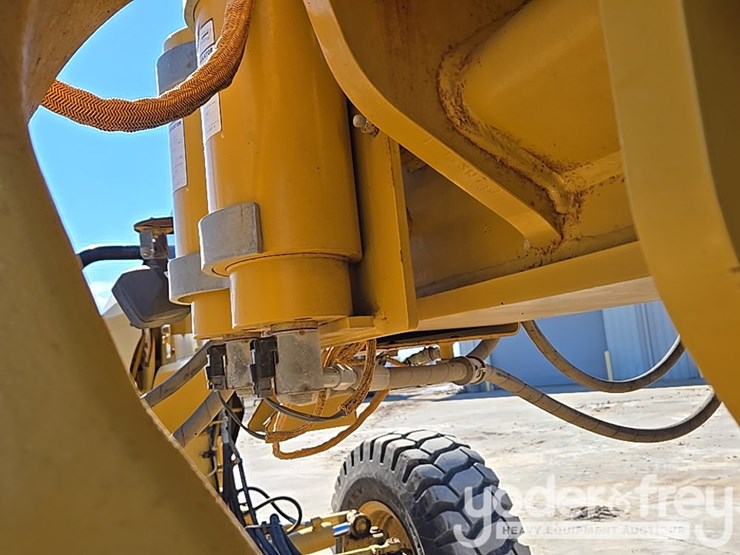 2016-caterpillar-120m2-image-88