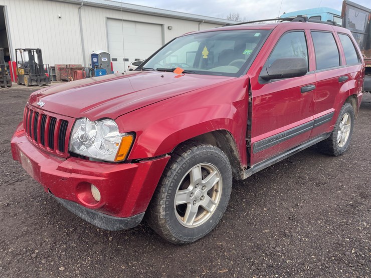 2005-jeep-grand-cherokee-laredo-image-1
