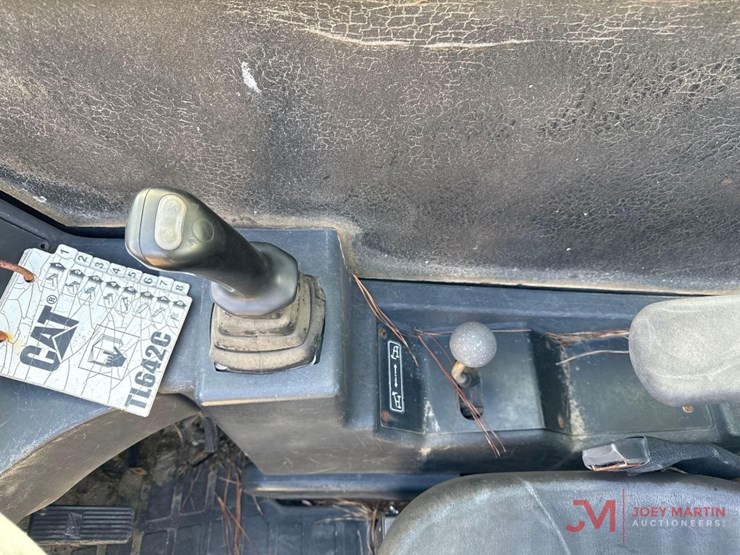 2012-caterpillar-tl642c-image-16