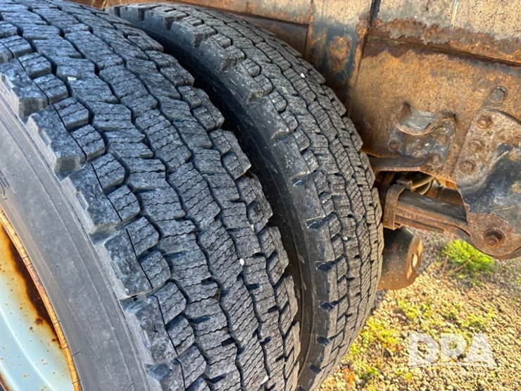 2005-freightliner-business-class-lp-bobtail-truck-(dr12590-unit-6501)-image-50