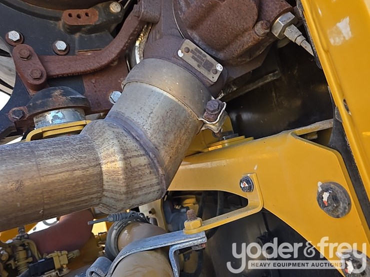 2016-caterpillar-120m2-image-194