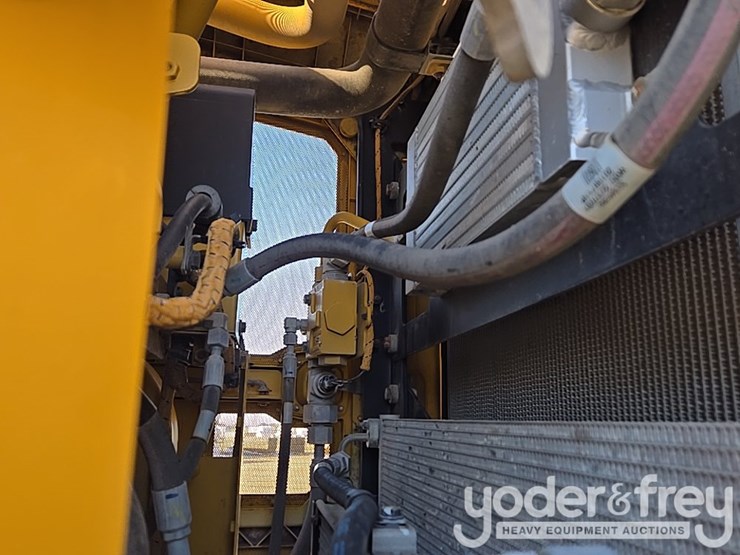 2016-caterpillar-120m2-image-162