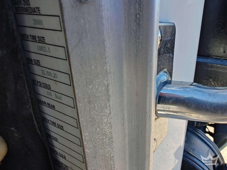 2015-peterbilt-348-image-43