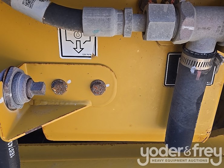 2016-caterpillar-120m2-image-130