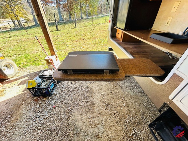 2011-keystone-hornet-platinum-31rbds-t/a-camper-trailer-image-41