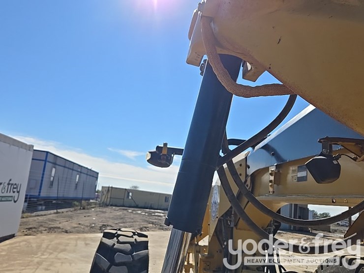 2016-caterpillar-120m2-image-81