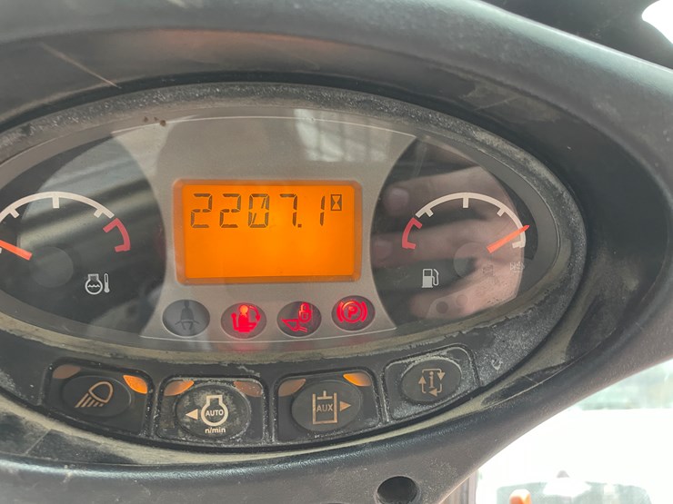 2015-bobcat-s590-image-28