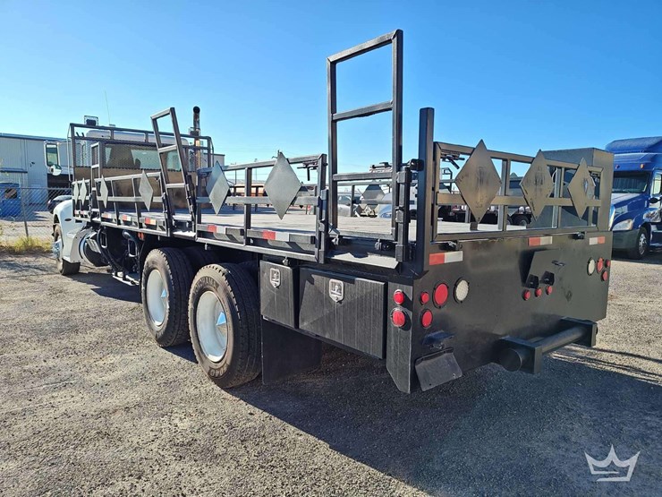 2015-peterbilt-348-image-4