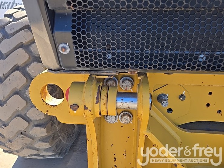 2016-caterpillar-120m2-image-128