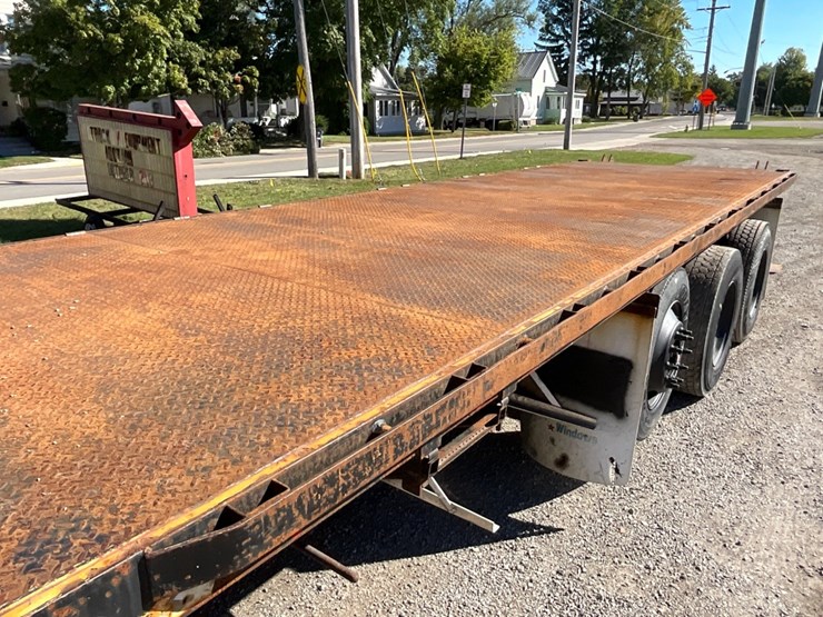 2007-mack-cv713-flatbed-w/-moffett-hookup-image-19