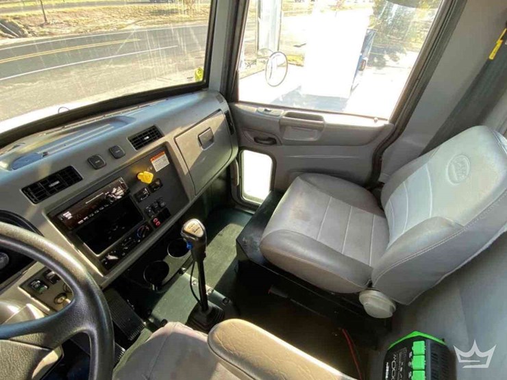 2016-peterbilt-337-image-10