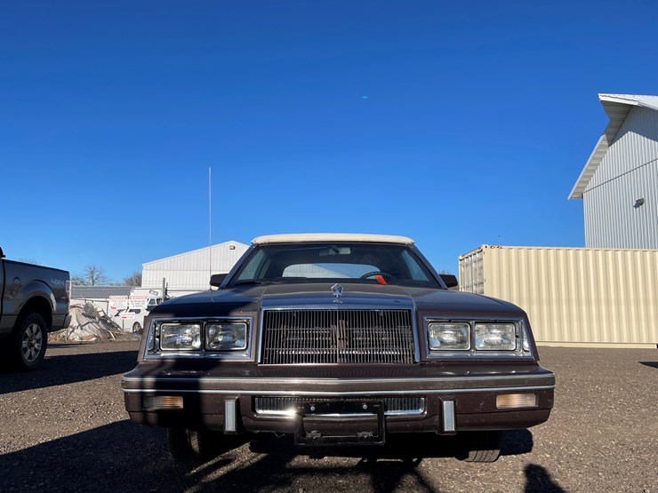 #1075-•-1982-chrysler-lebaron-convertible-(has-wi-title)-image-2
