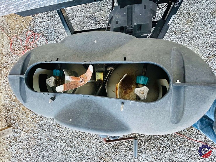 2011-keystone-hornet-platinum-31rbds-t/a-camper-trailer-image-15