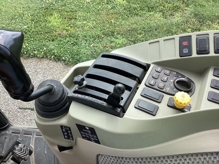 john-deere-4044r-image-6