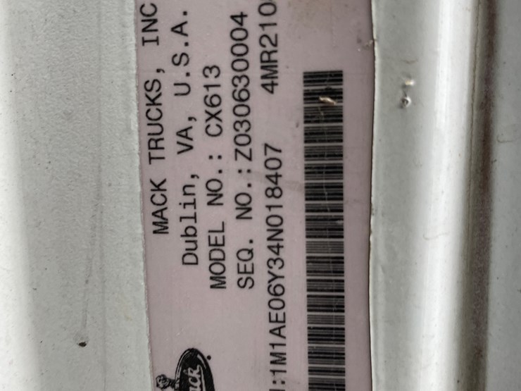 #1061-•-2004-mack-cx613-tandem-axle-day-cab-semi-tractor-(has-wi-title)-image-26