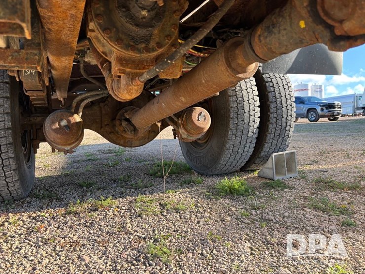 2005-freightliner-business-class-lp-bobtail-truck-(dr12590-unit-6501)-image-49