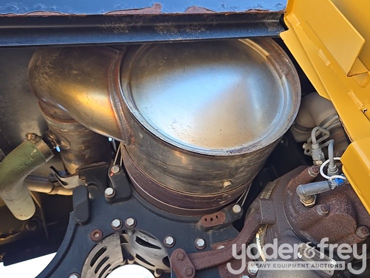 2016-caterpillar-120m2-image-193