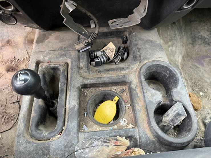 #1837-•-2011-ram-5500-4x4-flatbed-truck-image-36