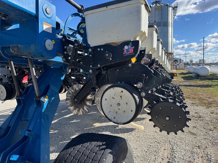 kinze-3800-image-17