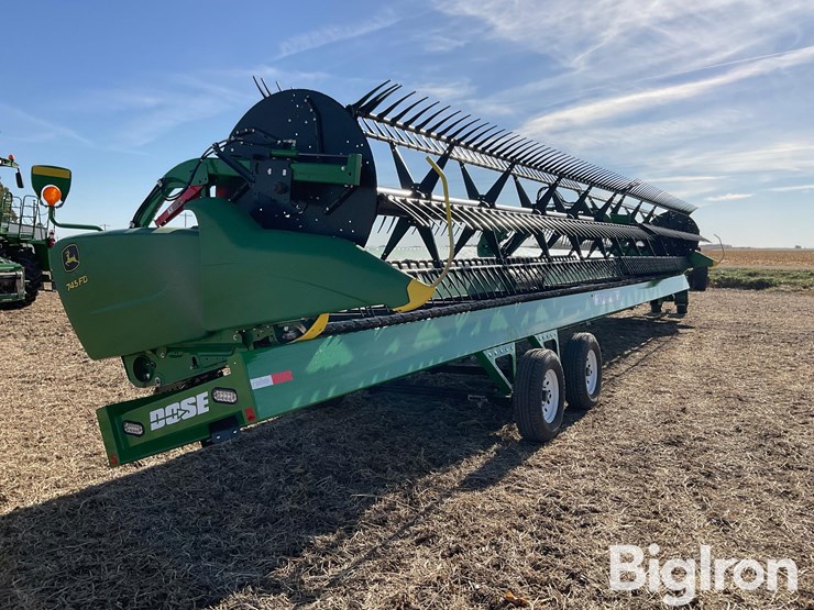 2019-john-deere-745fd-image-3