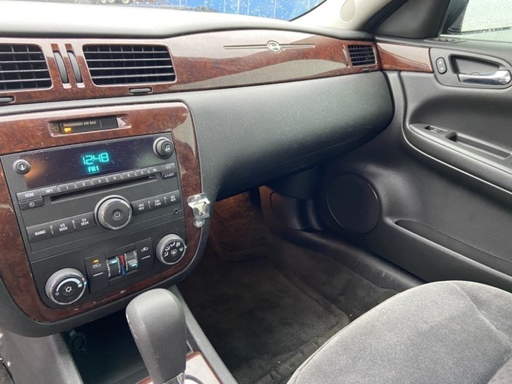 2010-chevrolet-impala-sedan-image-14