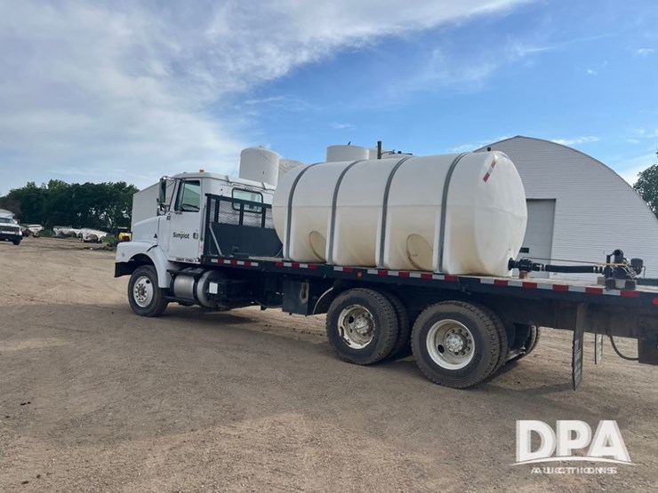 1993-white-gmc-liquid-truck-(dr8592-unit-129952)-image-16