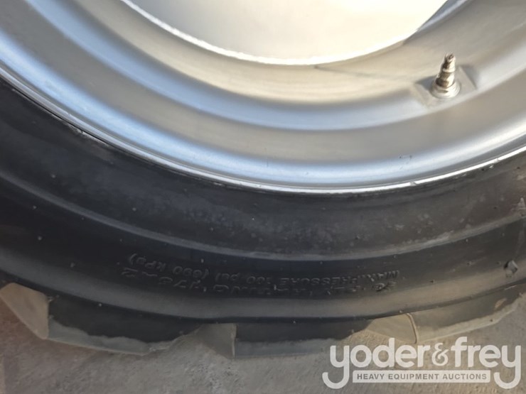 2014-jlg-800aj-image-72