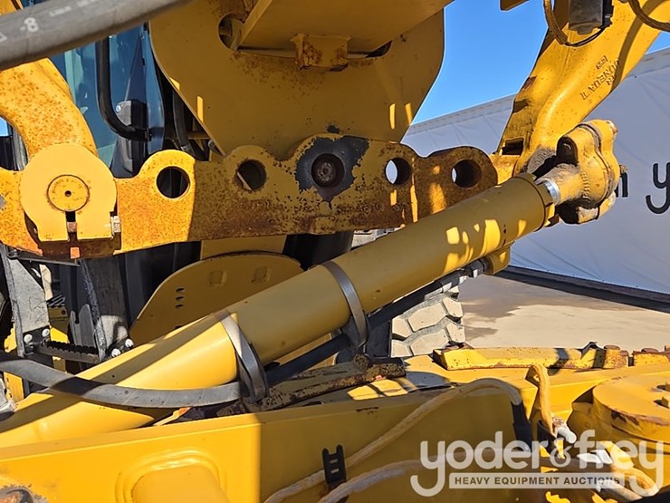 2016-caterpillar-120m2-image-115