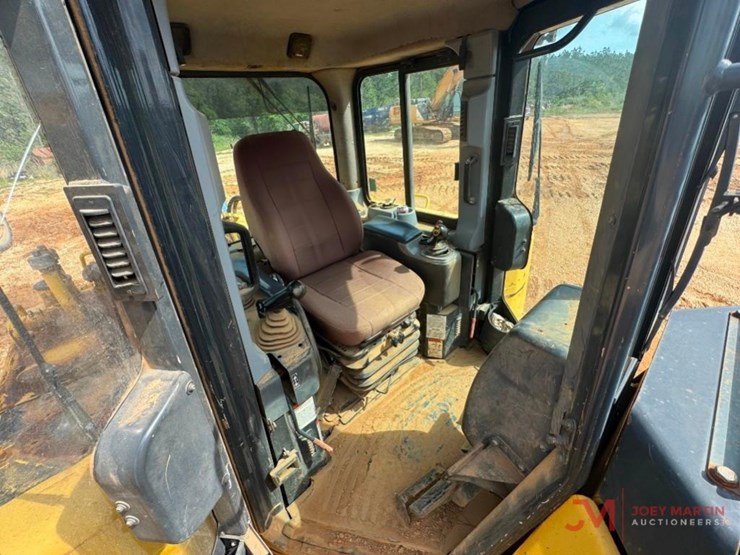 2013-komatsu-d155ax-6-image-9