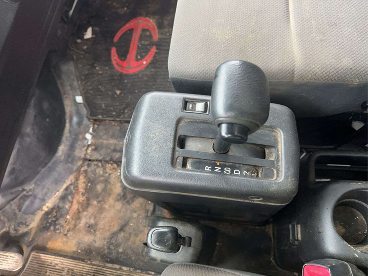 2012-hino-268-image-25