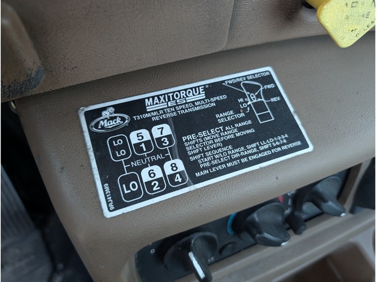 2006-mack-cv713-flatbed-image-21
