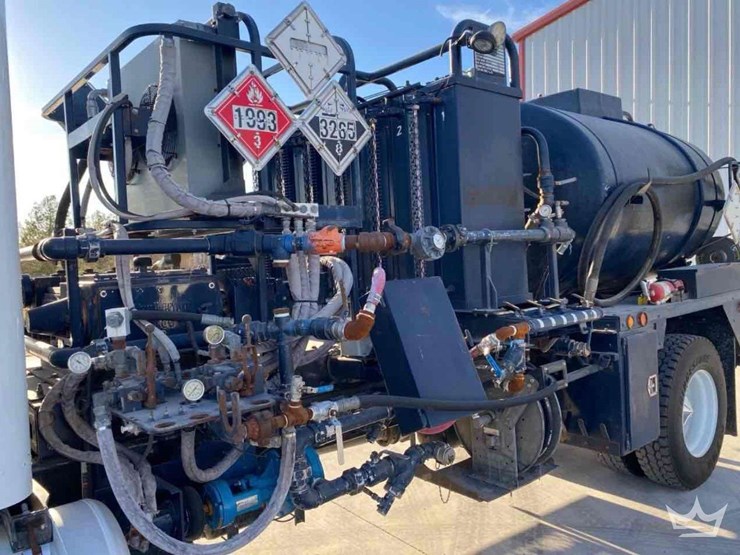 2016-peterbilt-337-image-7