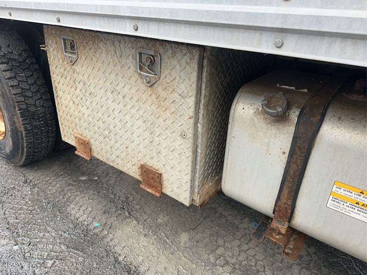 2012-hino-268-image-14