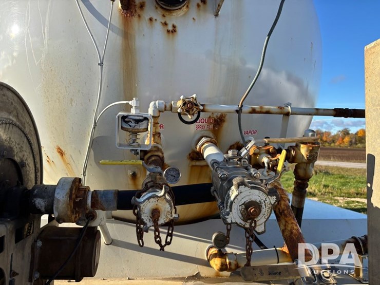 2005-freightliner-business-class-lp-bobtail-truck-(dr12590-unit-6501)-image-40