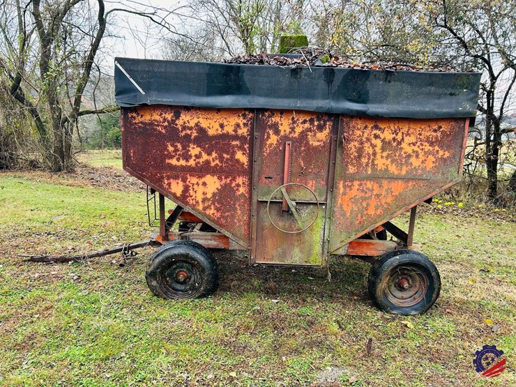 gravity-flow-grain-wagon-on-perfection-running-gear-image-2
