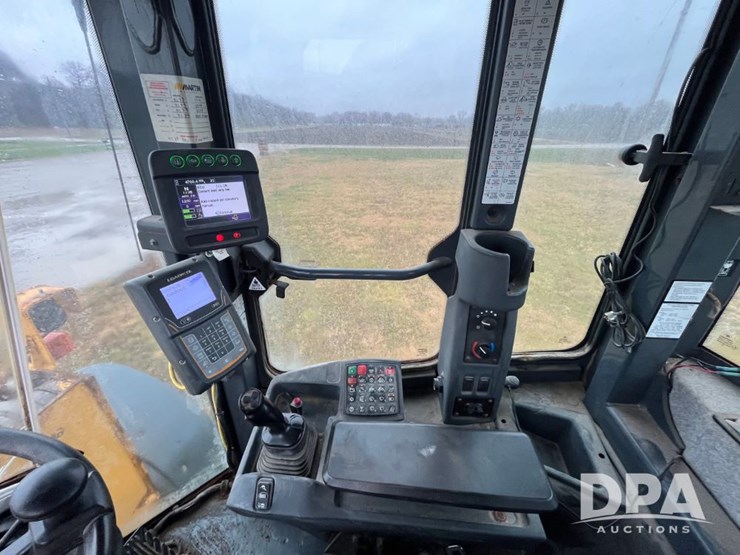 2017-deere-624k-image-48