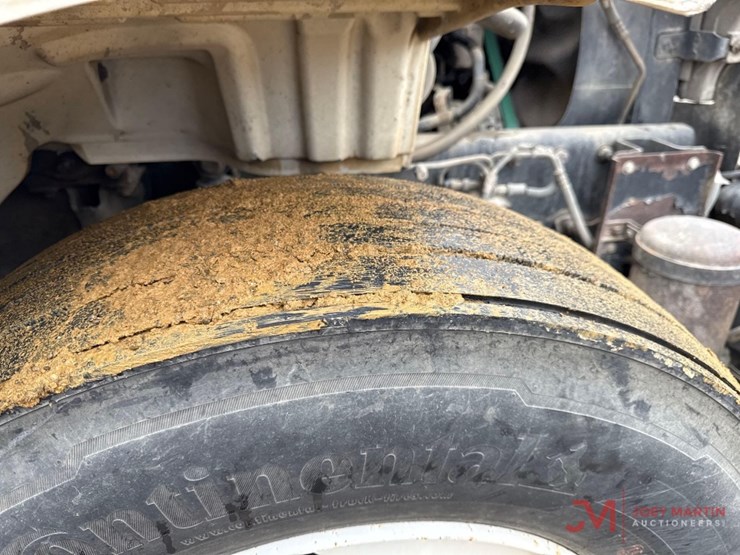 2005-freightliner-business-class-m2-box-truck-image-11