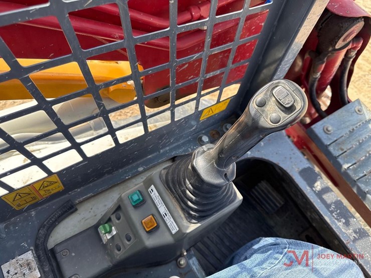 2019-takeuchi-tl8-image-15