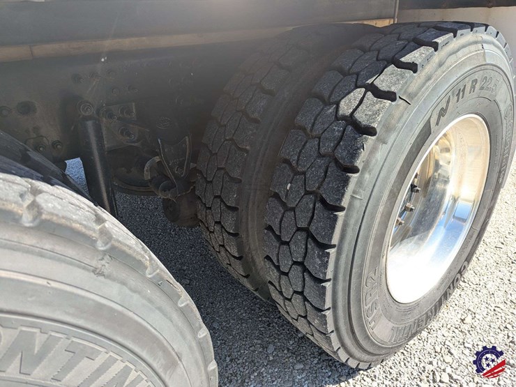 2016-mack-granite-gu713-image-16