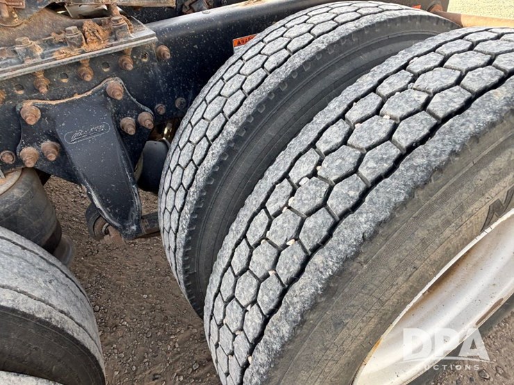 2006-freightliner-day-cab-truck-(gp12099,-unit-802)-image-31