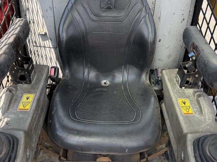 2019-caterpillar-249d-image-14