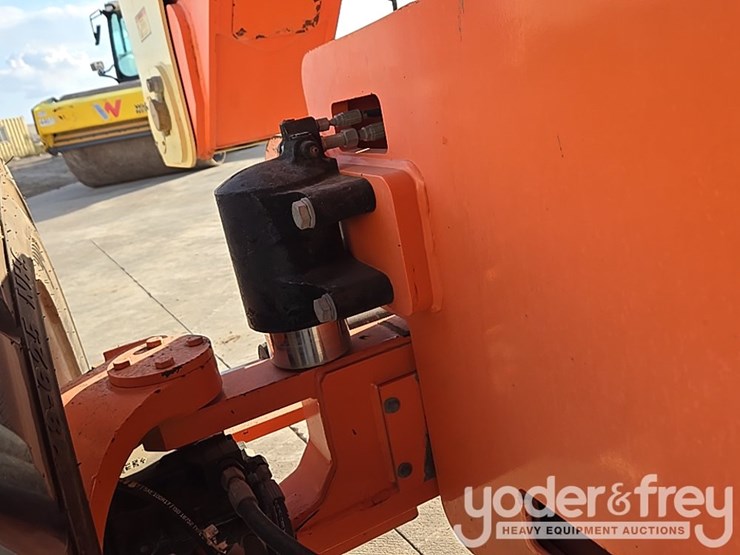 2014-jlg-800aj-image-23