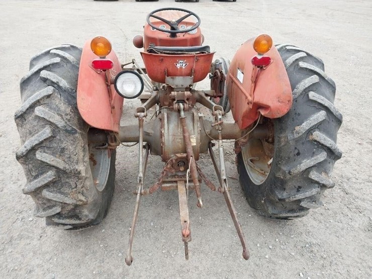 massey-ferguson-135-image-4