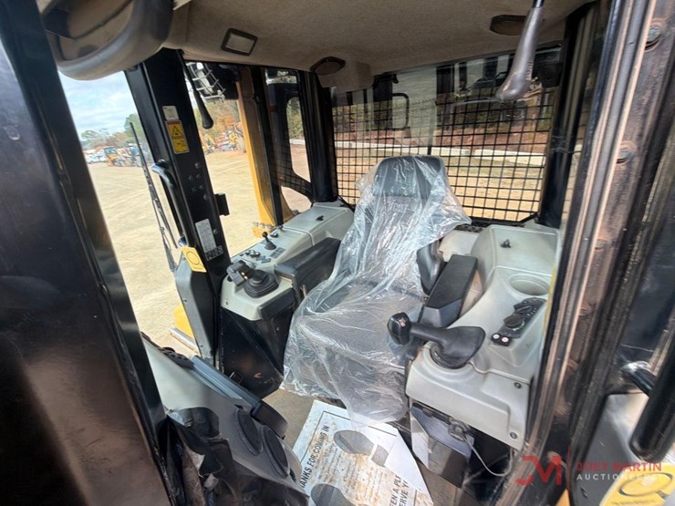 2019-caterpillar-d6n-lgp-image-16